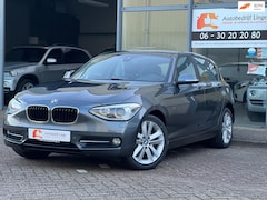 BMW 1-serie - 116i Sport | Automaat | Climate | Navi | Kamera | Cruise