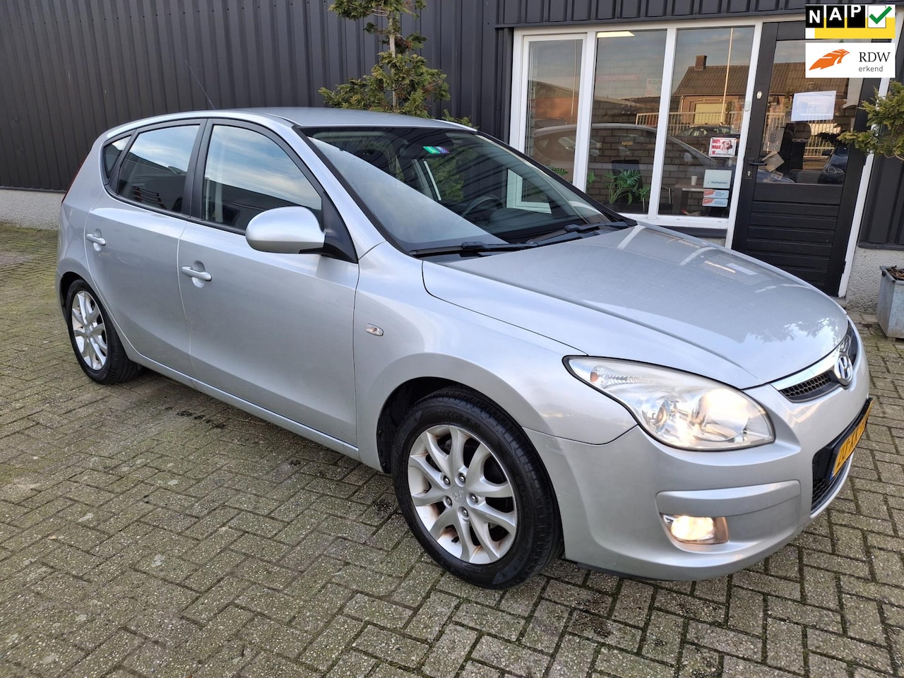 Hyundai i30 - 1.6i Dynamic Luxe ** trekhaak ** - AutoWereld.nl