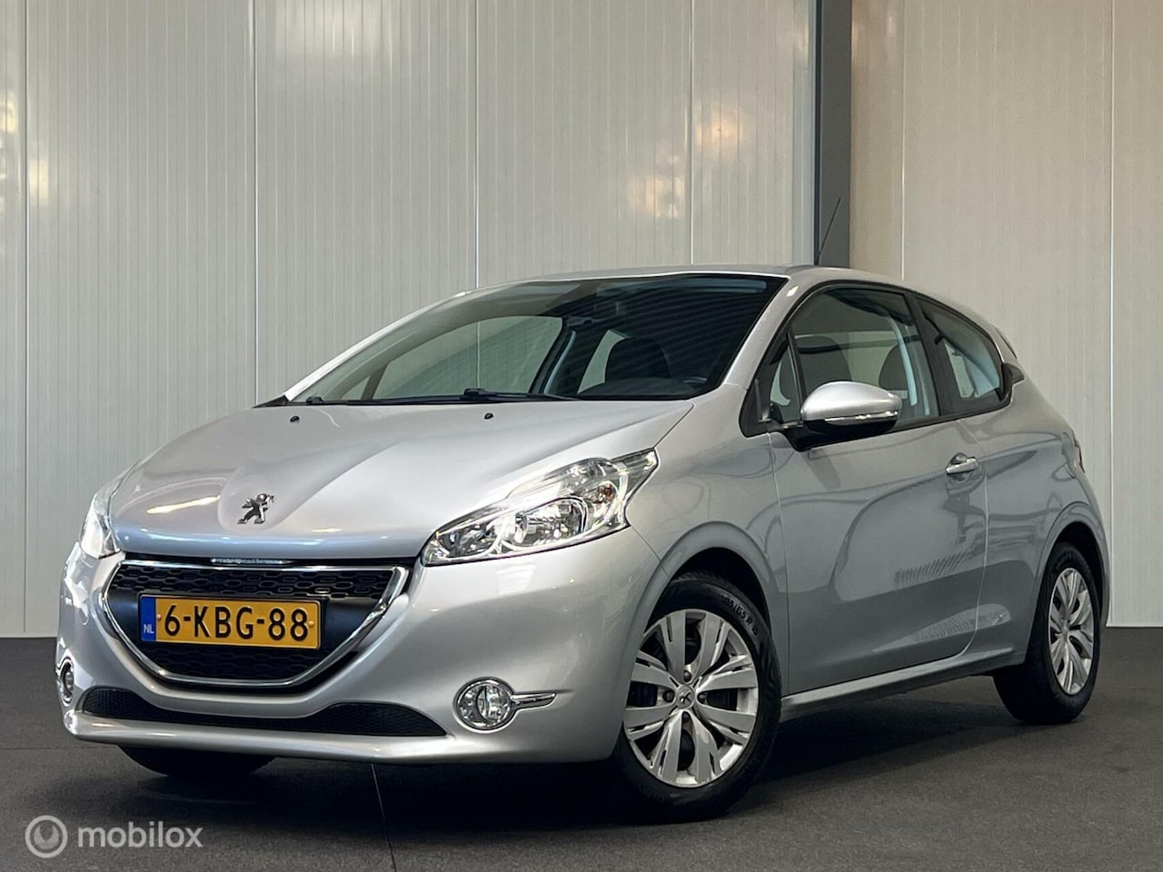 Peugeot 208 - 1.6 e-HDi Active [ NAP 1e eig. navigatie cruise ] - AutoWereld.nl