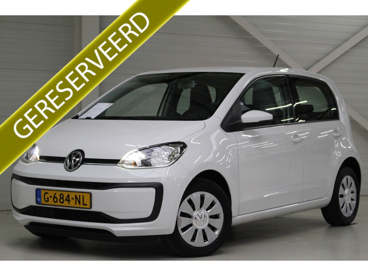 Volkswagen Up! - 1.0 BMT move up! Airconditioning | DAB radio | El. raambediening | El spiegelverstelling - AutoWereld.nl