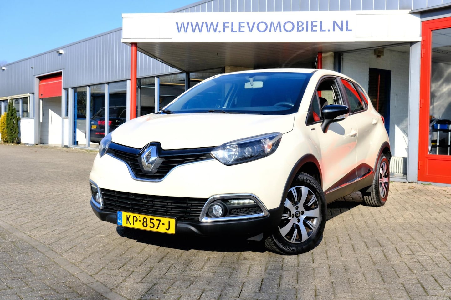 Renault Captur - 0.9 TCe Limited Airco|Navi|LMV - AutoWereld.nl