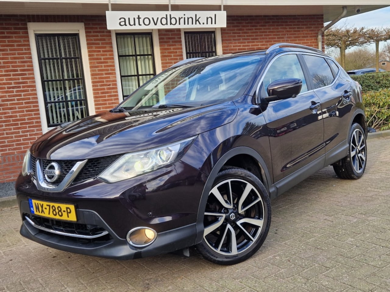 Nissan Qashqai - 1.6 Tekna 1.6 Tekna, RONDOM CAMERA / VOORRUITVERWARMING / 1500KG TREKGEWIC - AutoWereld.nl