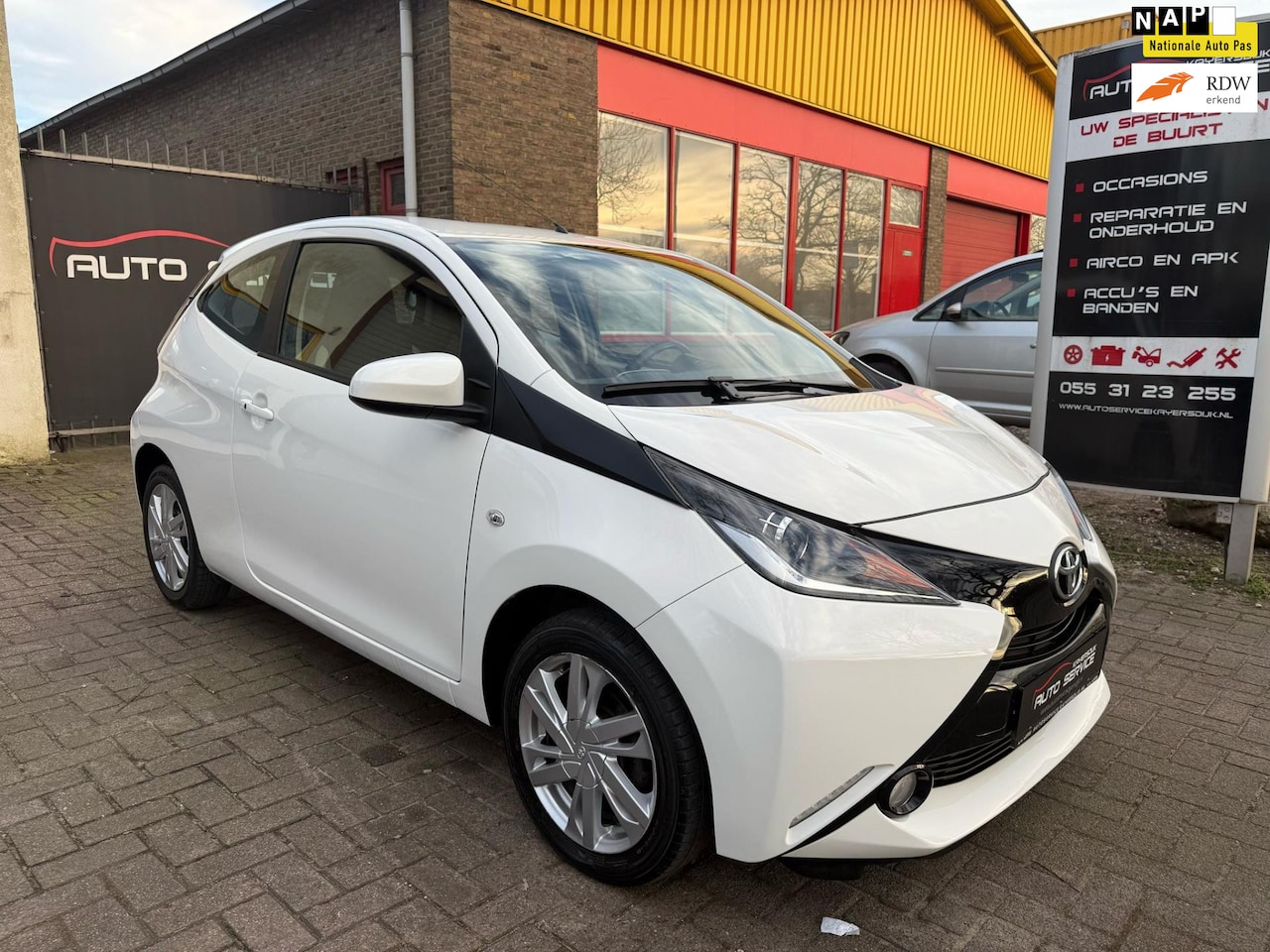 Toyota Aygo - 1.0 VVT-i x-play AUTOMAAT|LMV|KEYLESS|CAMERA - AutoWereld.nl