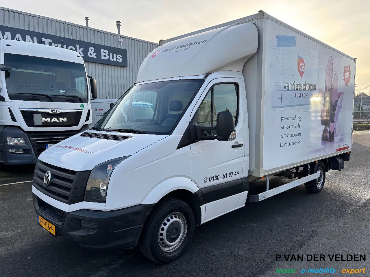 Volkswagen Crafter - 4x2 | 2.0 | laadklep 1000kg | zijdeur | Airco | Navi | - AutoWereld.nl