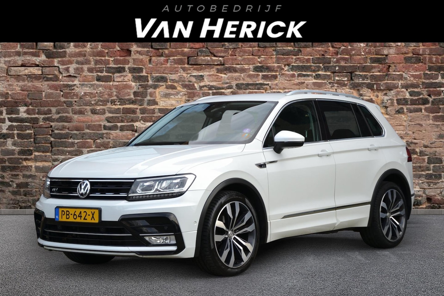 Volkswagen Tiguan - 1.4 TSI ACT Highline R-Line 150PK | Leer | Camera | ACC | Virtual Cockpit - AutoWereld.nl