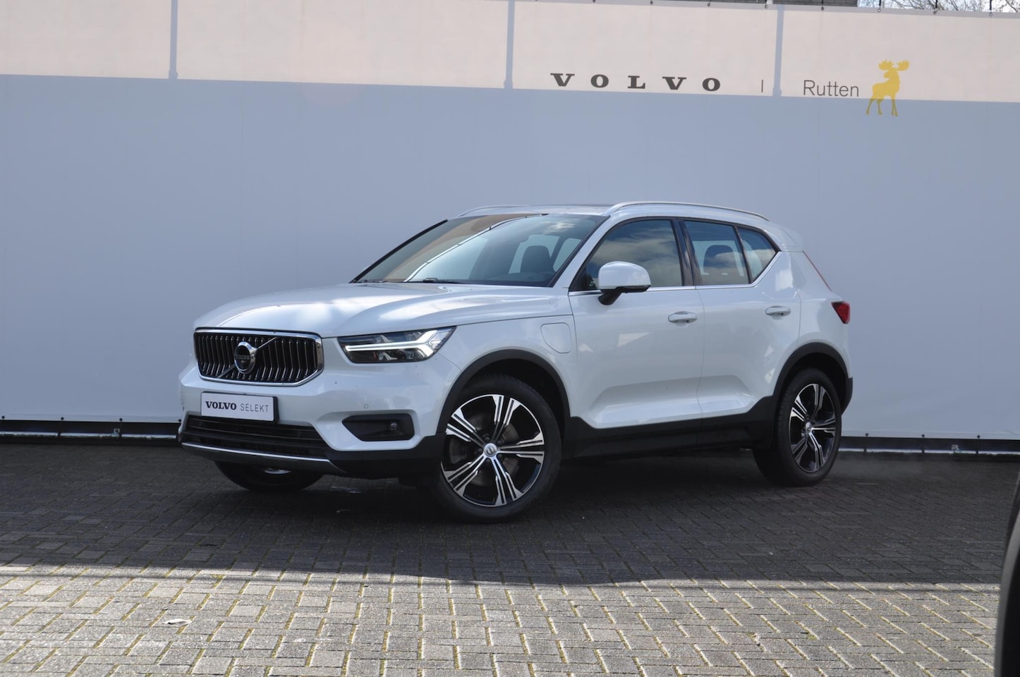 Volvo XC40 - T5 262PK Recharge Inscription /Adaptieve cruise control/ BLIS/ Panoramadak/ Parkeersensore - AutoWereld.nl