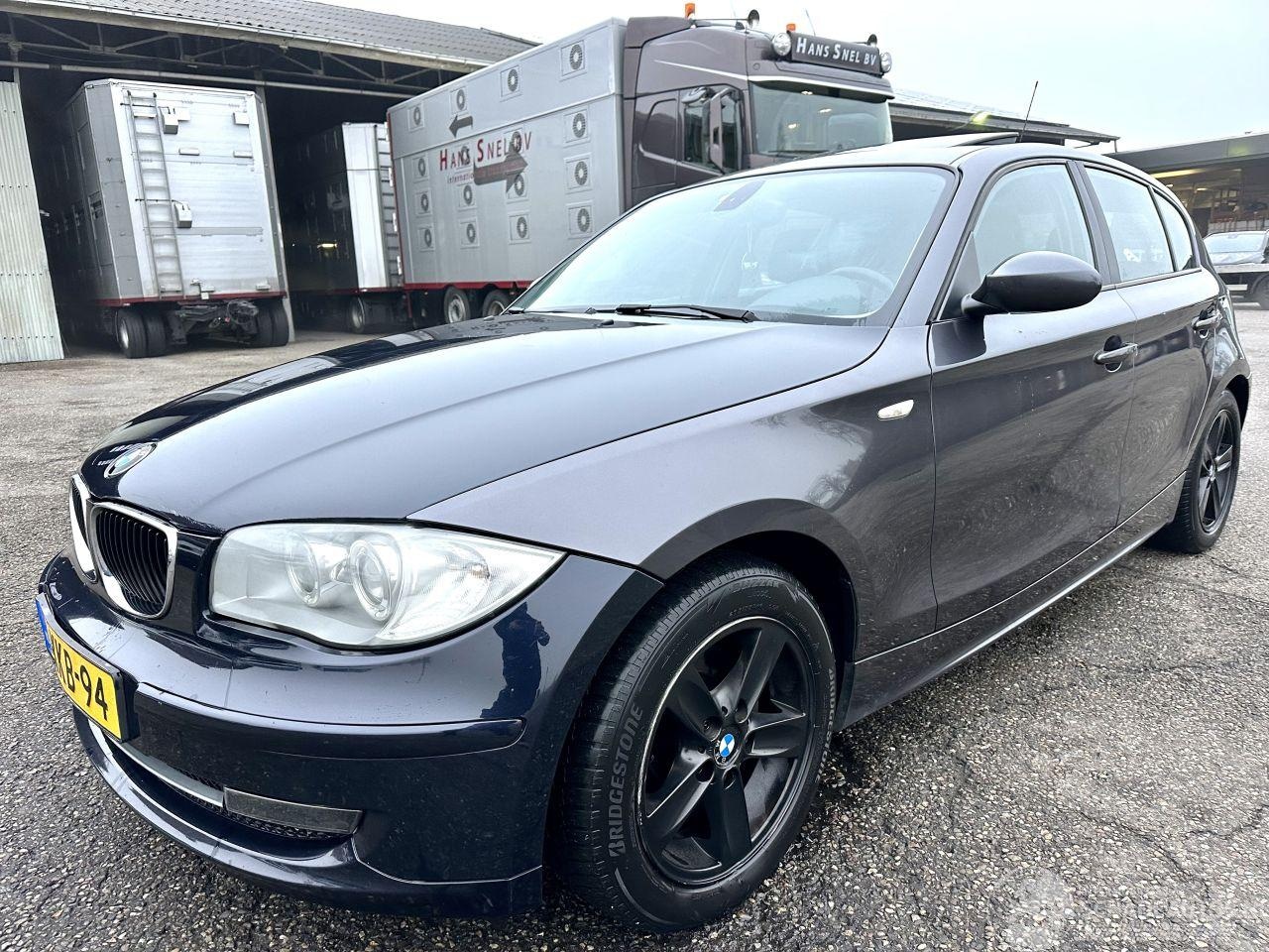 BMW 1-serie - 120i Executive 2.0 150pk 6-bak - schuifdak - xenon - leer - stoelverw - clima + cruise con - AutoWereld.nl