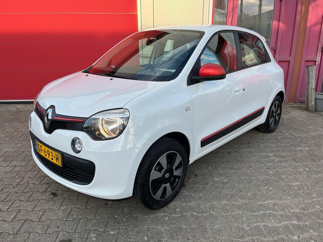 Renault Twingo - 1.0 71pk SCe Collection / Airco / Limiter en CRUISE CONTROL / hoge zit / rode accenten / N - AutoWereld.nl