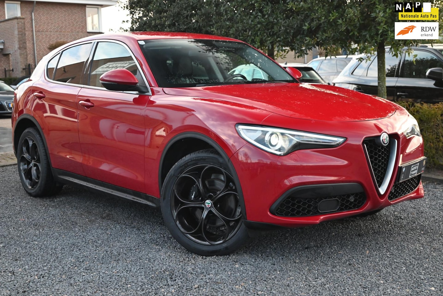 Alfa Romeo Stelvio - 2.0 T AWD 280 PK Aut. Camera Trekhaak Leder 20'' - AutoWereld.nl