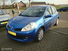 Renault Clio - 1.6-16V Initiale