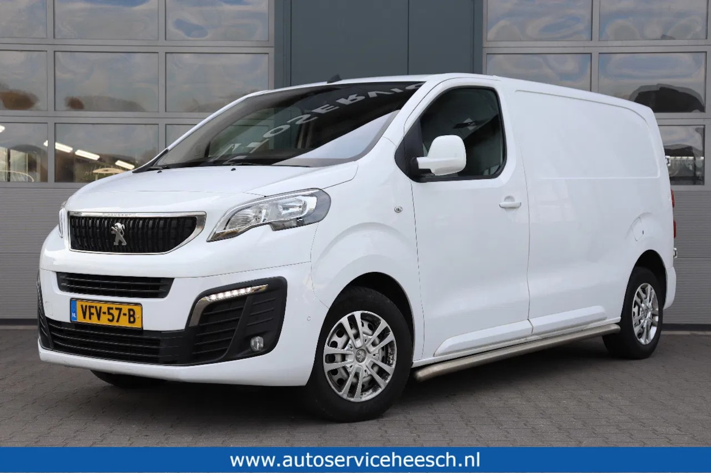 Peugeot Expert - 2.0 BlueHDI 90KW L2H1 l AIRCO l NAVI l TREKHAAK l CAMERA l BLINDSPOT - AutoWereld.nl