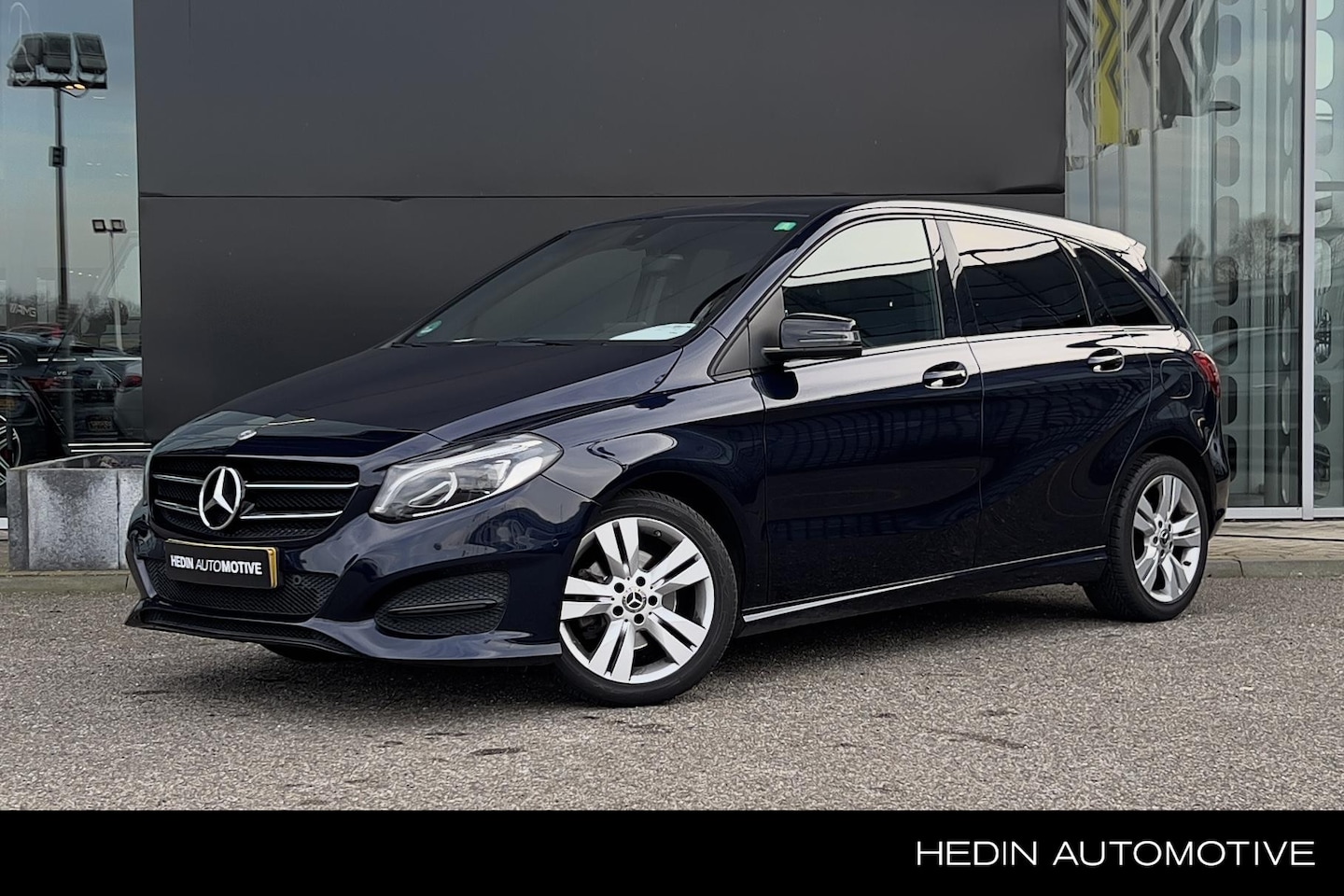 Mercedes-Benz B-klasse - B 180 Automaat Urban Line | Ambition Pakket | Nightpakket | LED | Parkpilot | Navigatie | - AutoWereld.nl