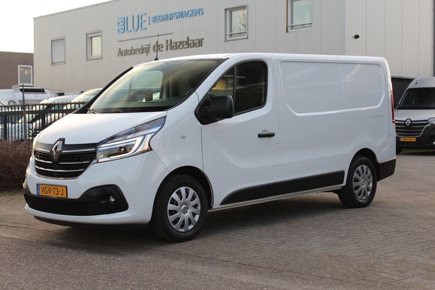 Renault Trafic - 2.0 dCi 120PK Euro6 T27 L1H1 Work Edition ✓ Led ✓ navigatie ✓ airco ✓ cruise control - AutoWereld.nl