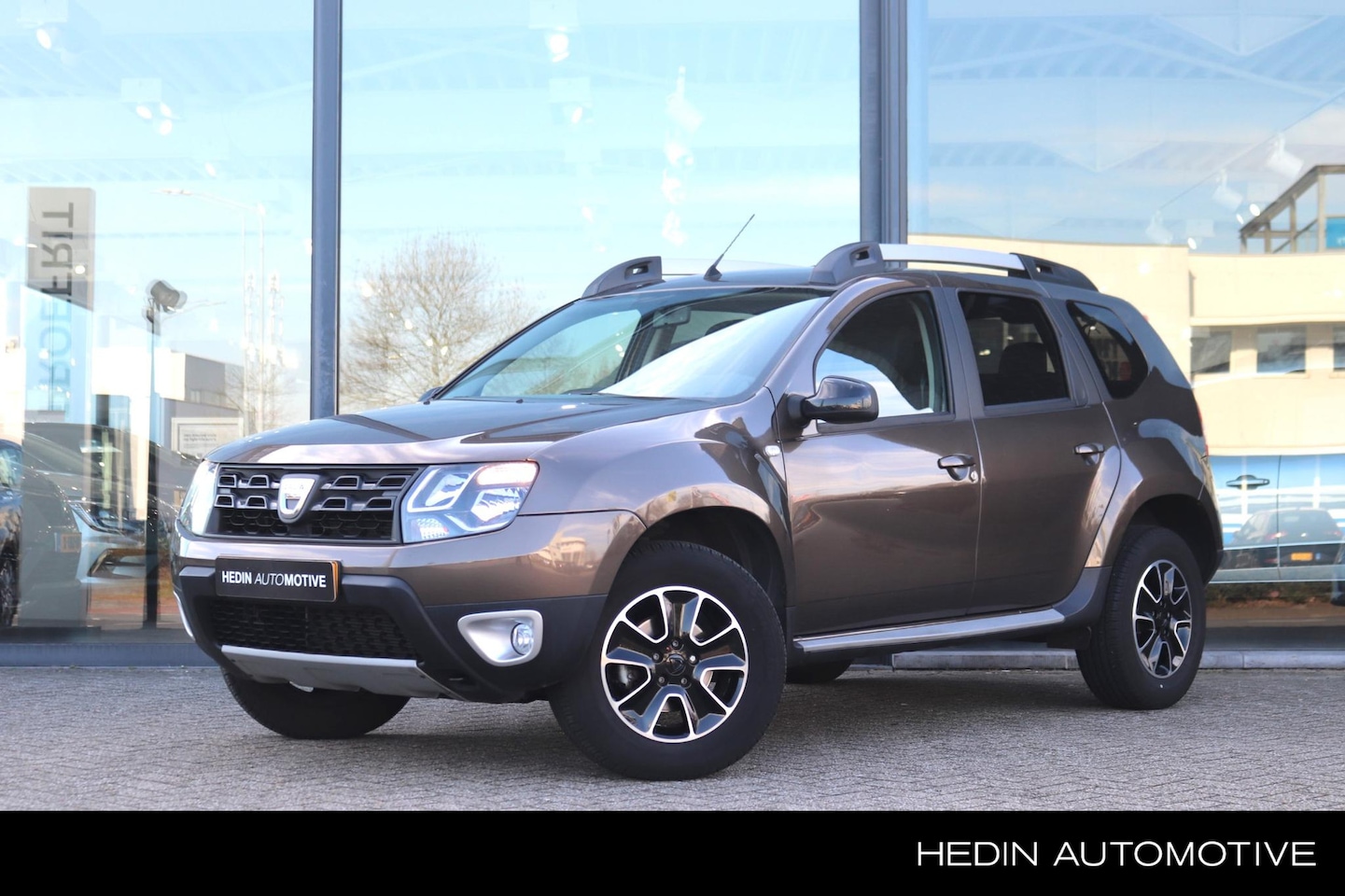 Dacia Duster - 1.2 TCe 4x2 Blackshadow | Leder | Camera | Navigatie | Cruise Control | Climate Control | - AutoWereld.nl