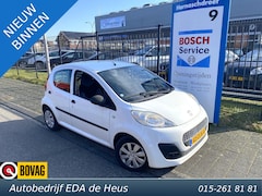 Peugeot 107 - 5-deurs 1.0 Access Accent NL-auto met o.a. airco, radio/CD, stuurbekrachtiging, etc