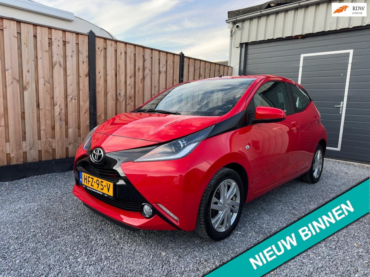 Toyota Aygo - 1.0 VVT-i x-play Airco | Camera |Nieuwe APK - AutoWereld.nl