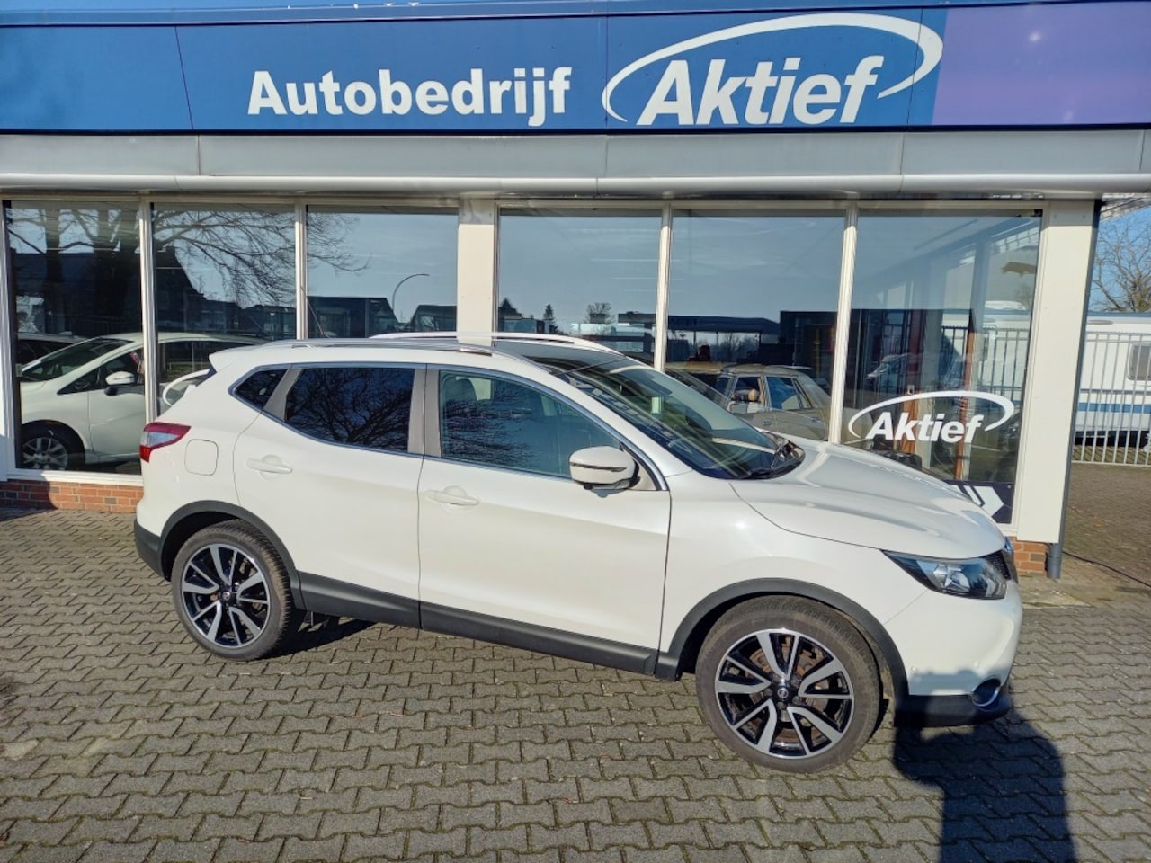 Nissan Qashqai - 1.2 TEKNA auto rijdt maar bak heeft probleem - AutoWereld.nl