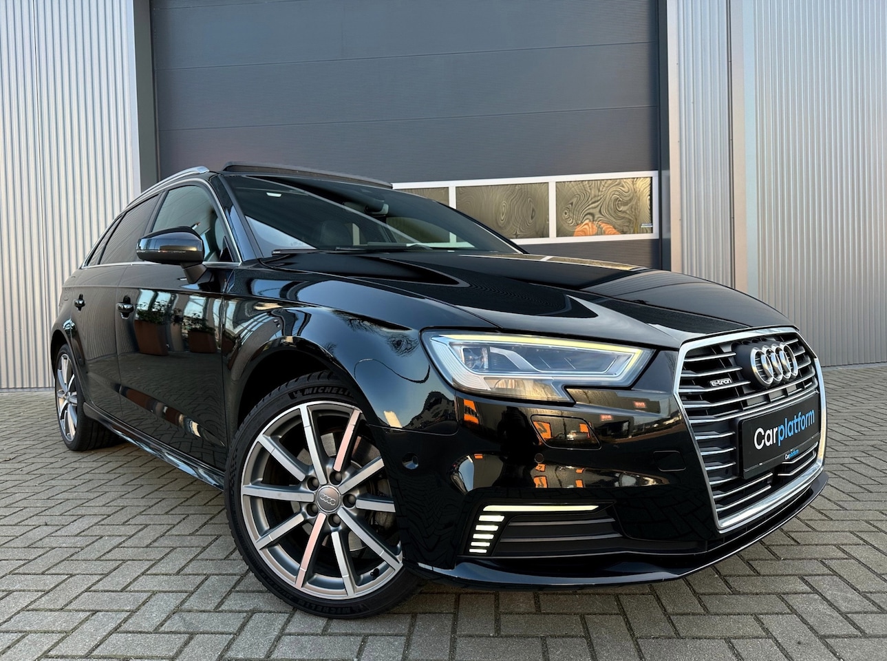 Audi A3 Sportback - 40 e-tron Advance Sport | S-Line | Bang & Olufsen | Pano | Dodehoek Detectie - AutoWereld.nl