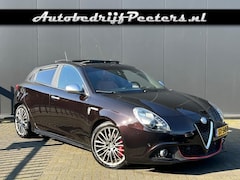 Alfa Romeo Giulietta - 1.4 T 170pk Aut. Panoramadak Leder Navi Cruise PDC