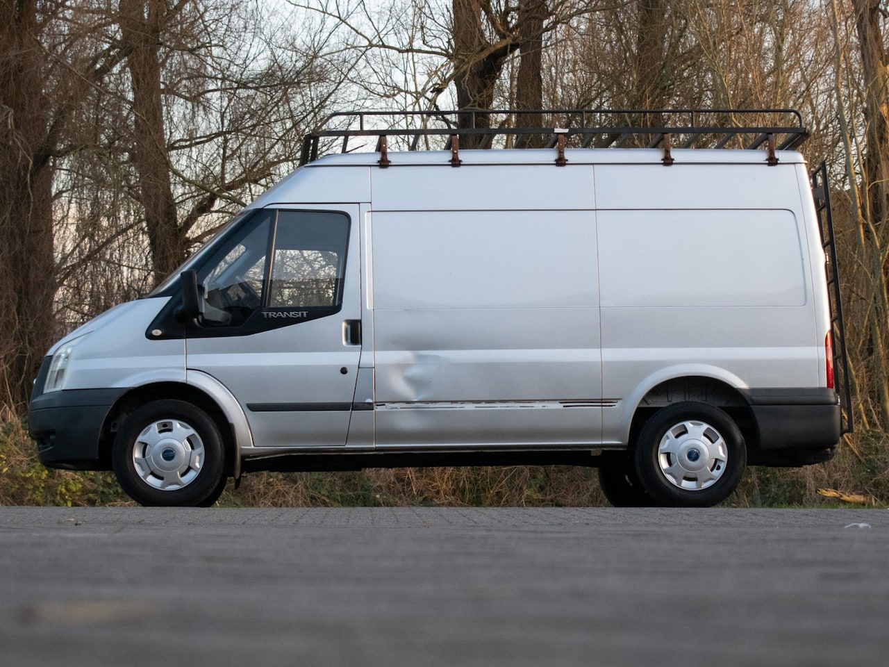 Ford Transit - 300M 2.4 TDCI HD 79000 KM (3 ZITS, NIEUWE APK,IMPERIAAL,TREKHAAK,ELECTRISCH PAKKET) - AutoWereld.nl