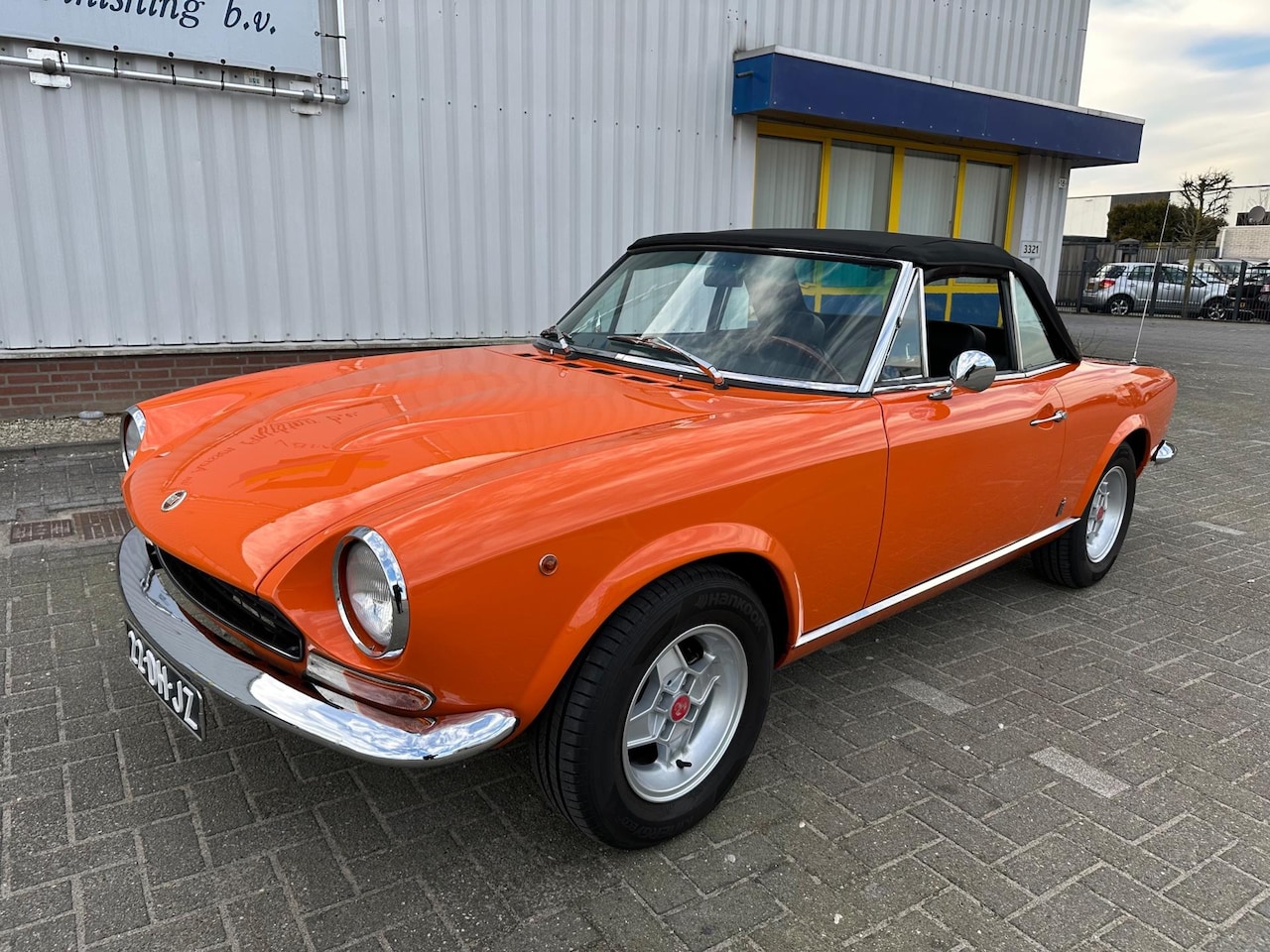 Fiat 124 Spider - 1800 Sport ECHT NIEUWSTAAT mooier als nieuw - AutoWereld.nl