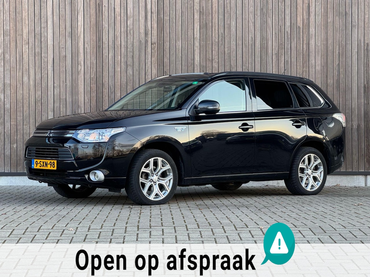 Mitsubishi Outlander - 2.0 PHEV Instyle |Leder|Trekhaak| - AutoWereld.nl