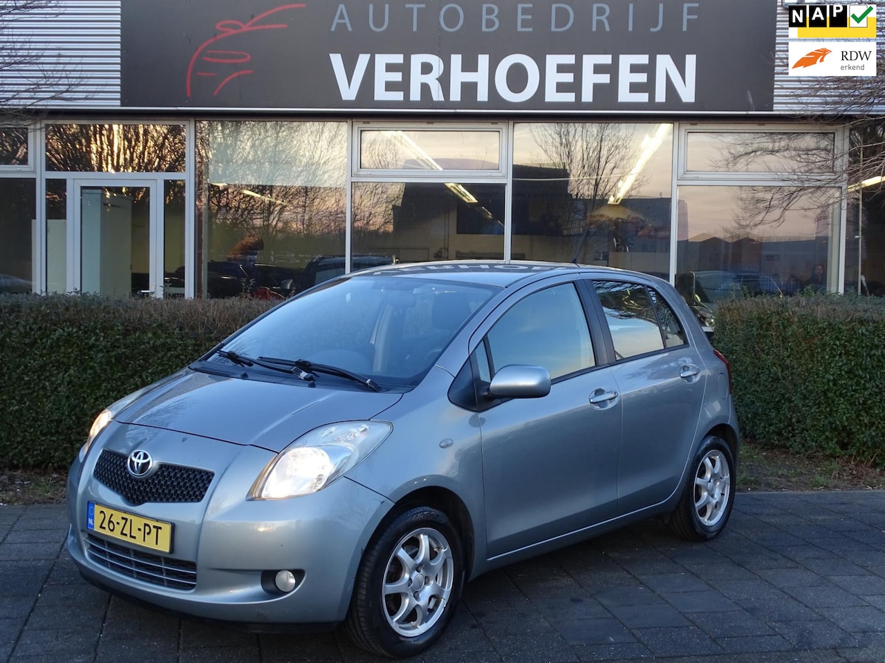 Toyota Yaris - 1.3 VVTi Sol MMT - AUTOMAAT - AIRCO - VOL DEALER ONDERHOUDER !! - AutoWereld.nl