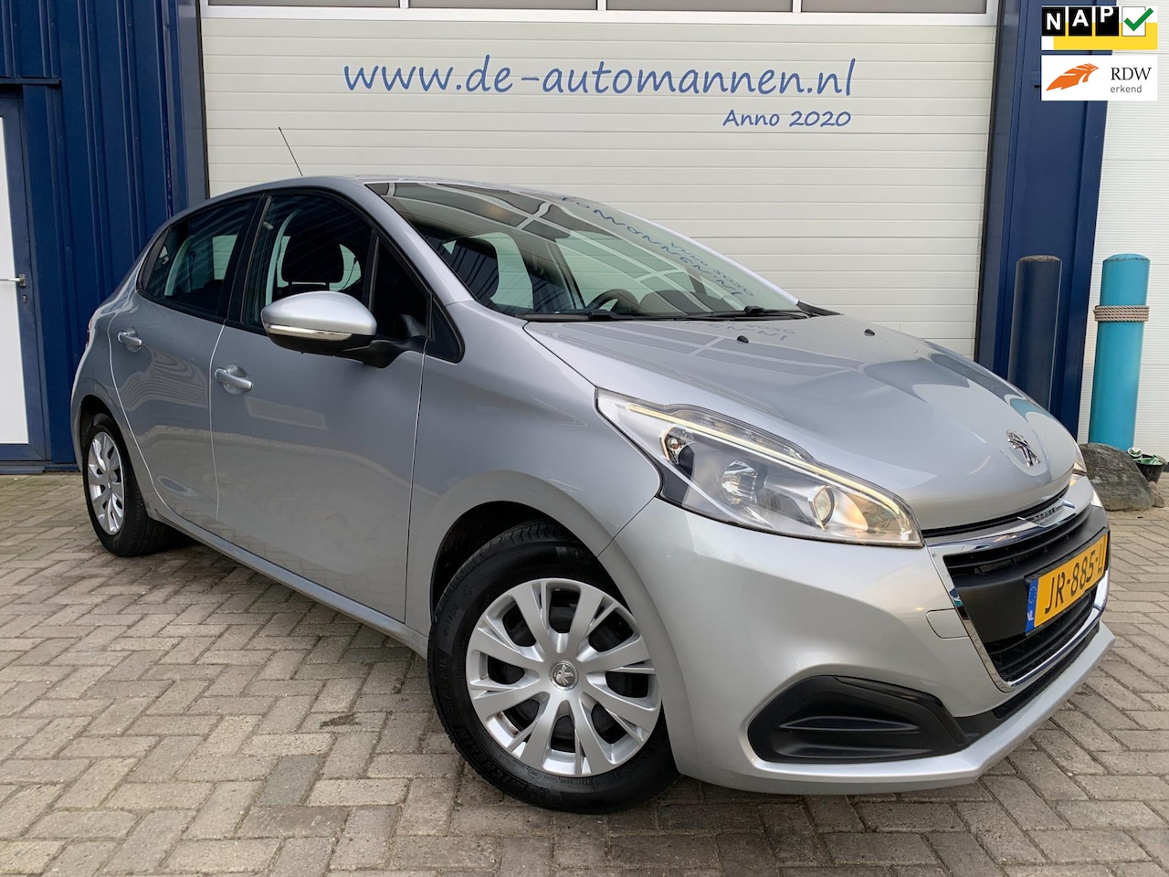 Peugeot 208 - 1.2 PureTech 82 pk AUTOMAAT 5-drs / NAVI / CRUISE / ECC / TREKHAAK - AutoWereld.nl