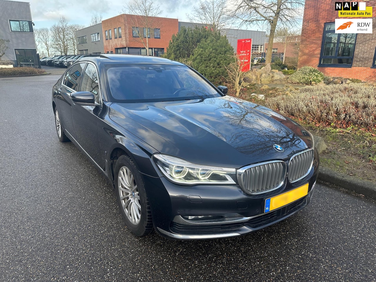 BMW 7-serie - 740 LWB I-Perf PANO/TV'S/NAVI BOMVOL! - AutoWereld.nl