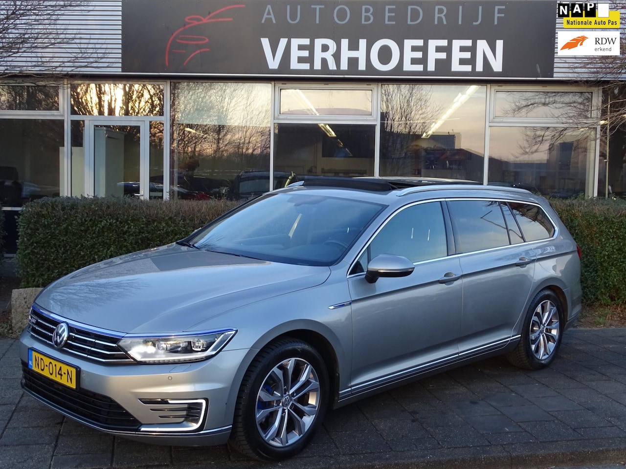 Volkswagen Passat Variant - 1.4 TSI GTE Connected Series Plus - PANORAMADAK - STOEL VERW - DIST CONTR - VOL DEALER OND - AutoWereld.nl