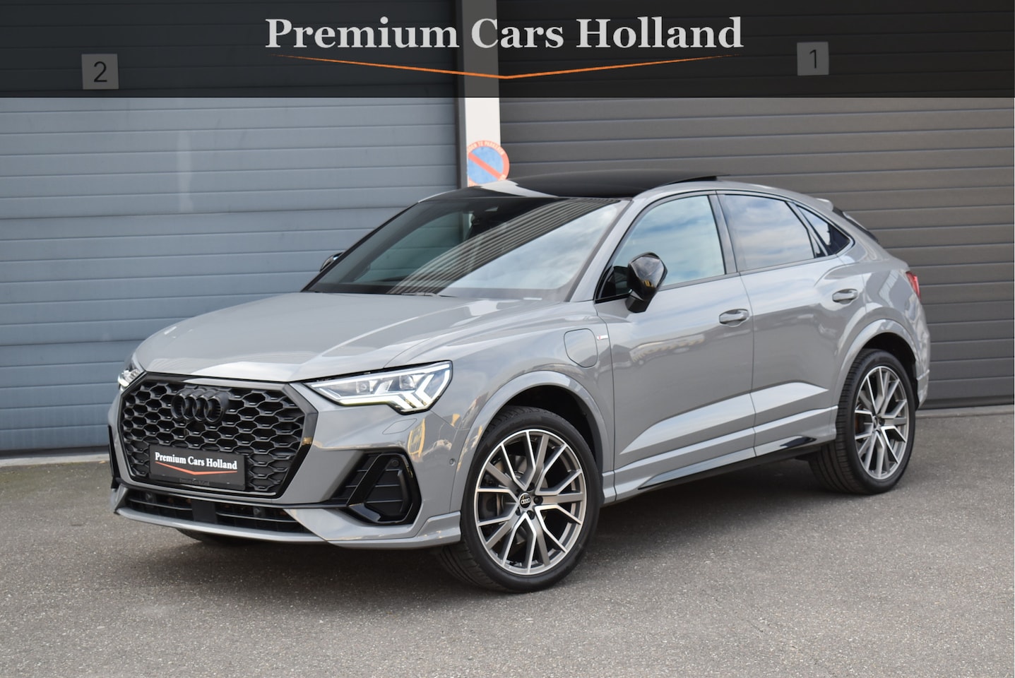 Audi Q3 Sportback - 45 TFSI e S-Line 245 Pk Nardo Grey Pano Memory Leder Keyless Sfeer Matrix 20 Inch - AutoWereld.nl