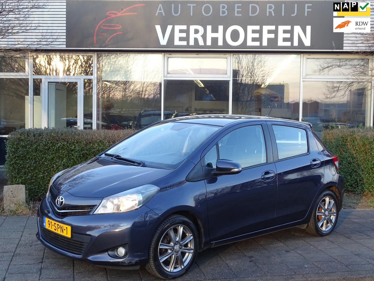 Toyota Yaris - 1.3 VVT-i Dynamic - AUTOMAAT - CRUISE / CLIMATE CONTR - PARK CAMERA - - AutoWereld.nl