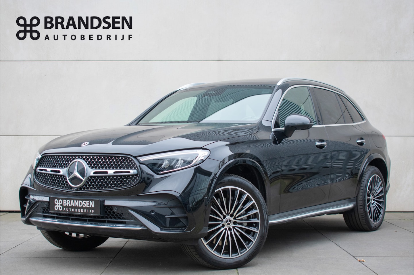 Mercedes-Benz GLC-klasse - 300e 4MATIC AMG Line -Pano-ACC-Keyless-20 inch-Trekhaak- - AutoWereld.nl