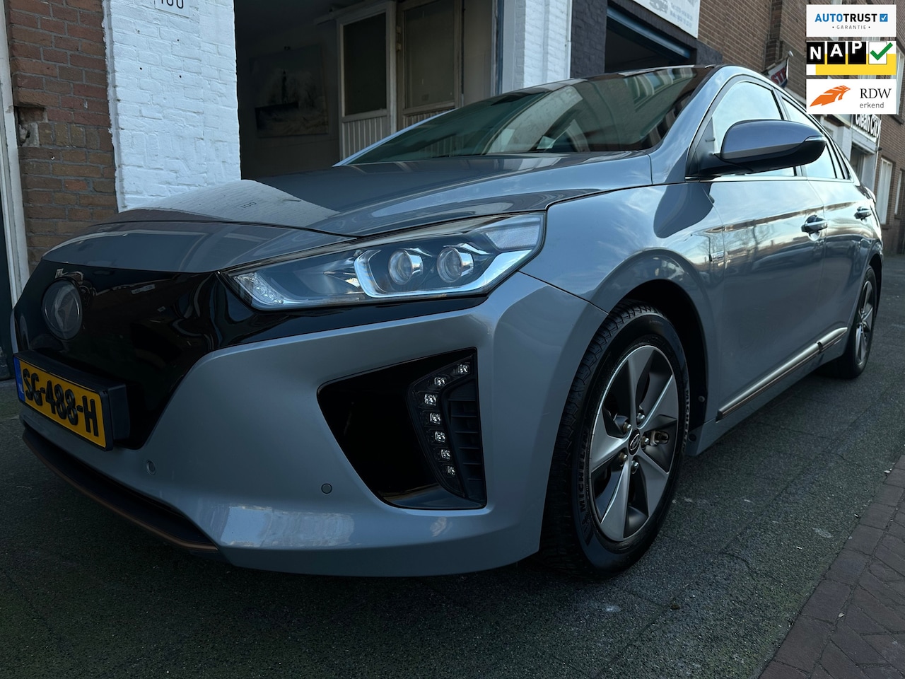 Hyundai IONIQ - Premium EV Bomvol Opties van alle gemakken voorzien - AutoWereld.nl