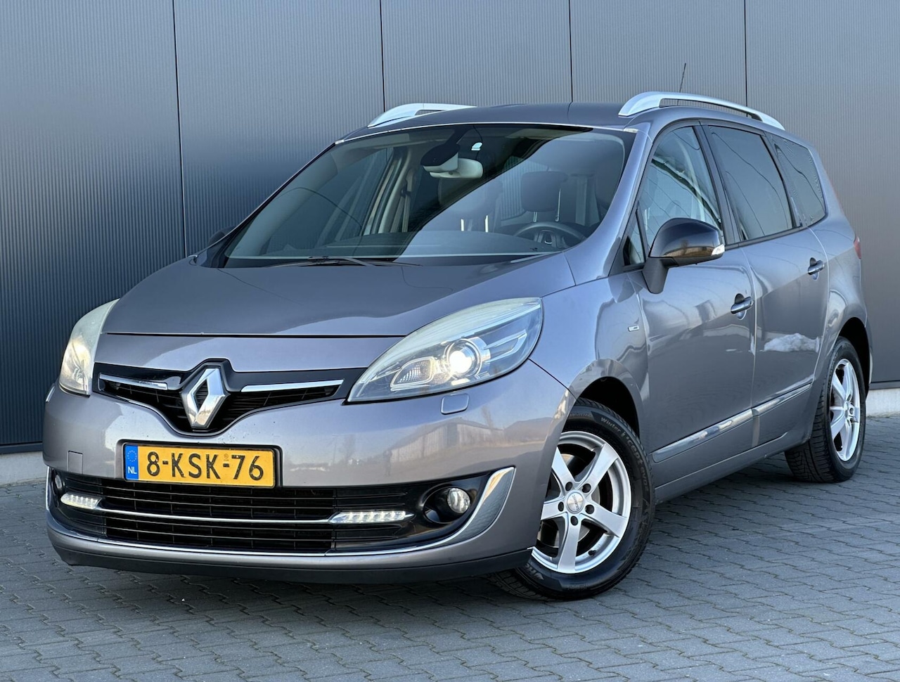 Renault Grand Scénic - 1.6 DCI Bosé 7-Persoons - Leder - Navi - Xenon - Trekhaak - AutoWereld.nl