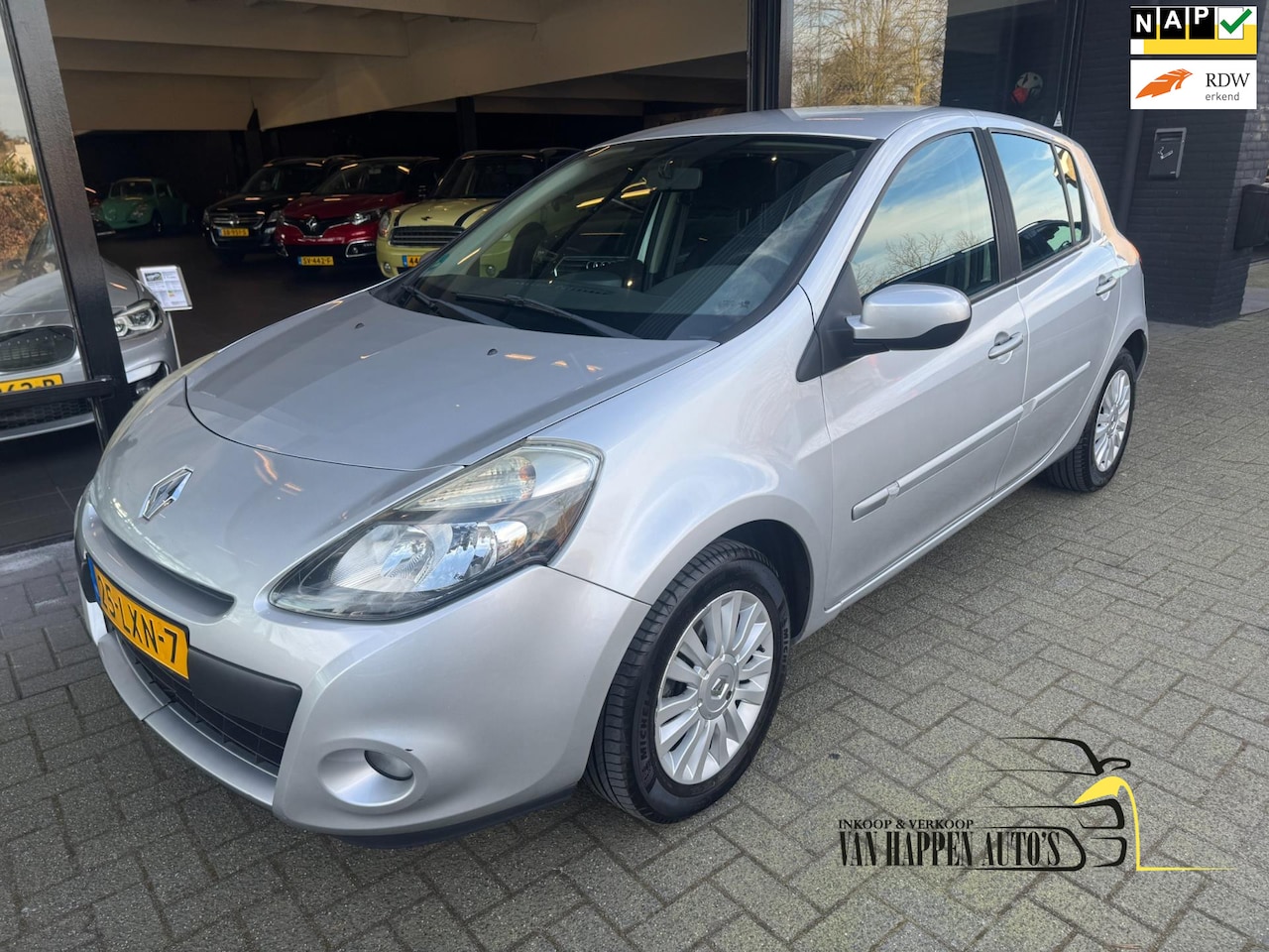 Renault Clio - 1.2 Collection / apk 1-2026 - AutoWereld.nl