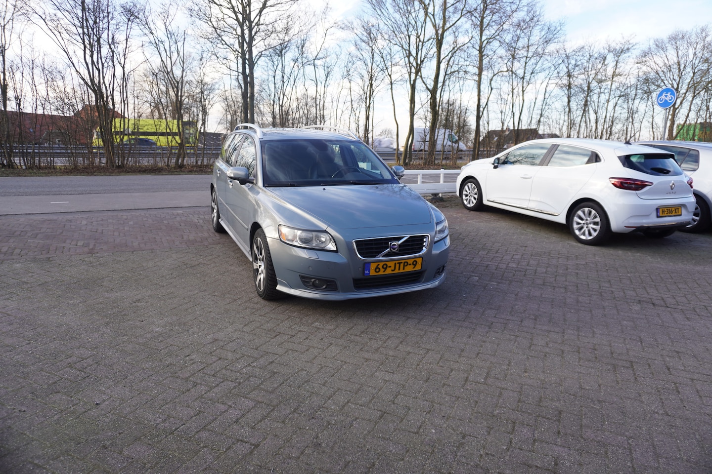 Volvo V50 - 2.5 T5 AWD Kinetic TREKHAAK CRUISE STOELVERWARMING LEER - AutoWereld.nl