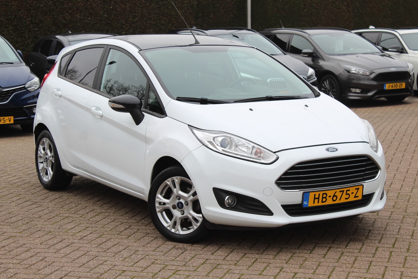 Ford Fiesta - 1.0 White Edition / Trekhaak / Navigatie / 15'' / Getint glas / Bluetooth / Radio / Airco - AutoWereld.nl