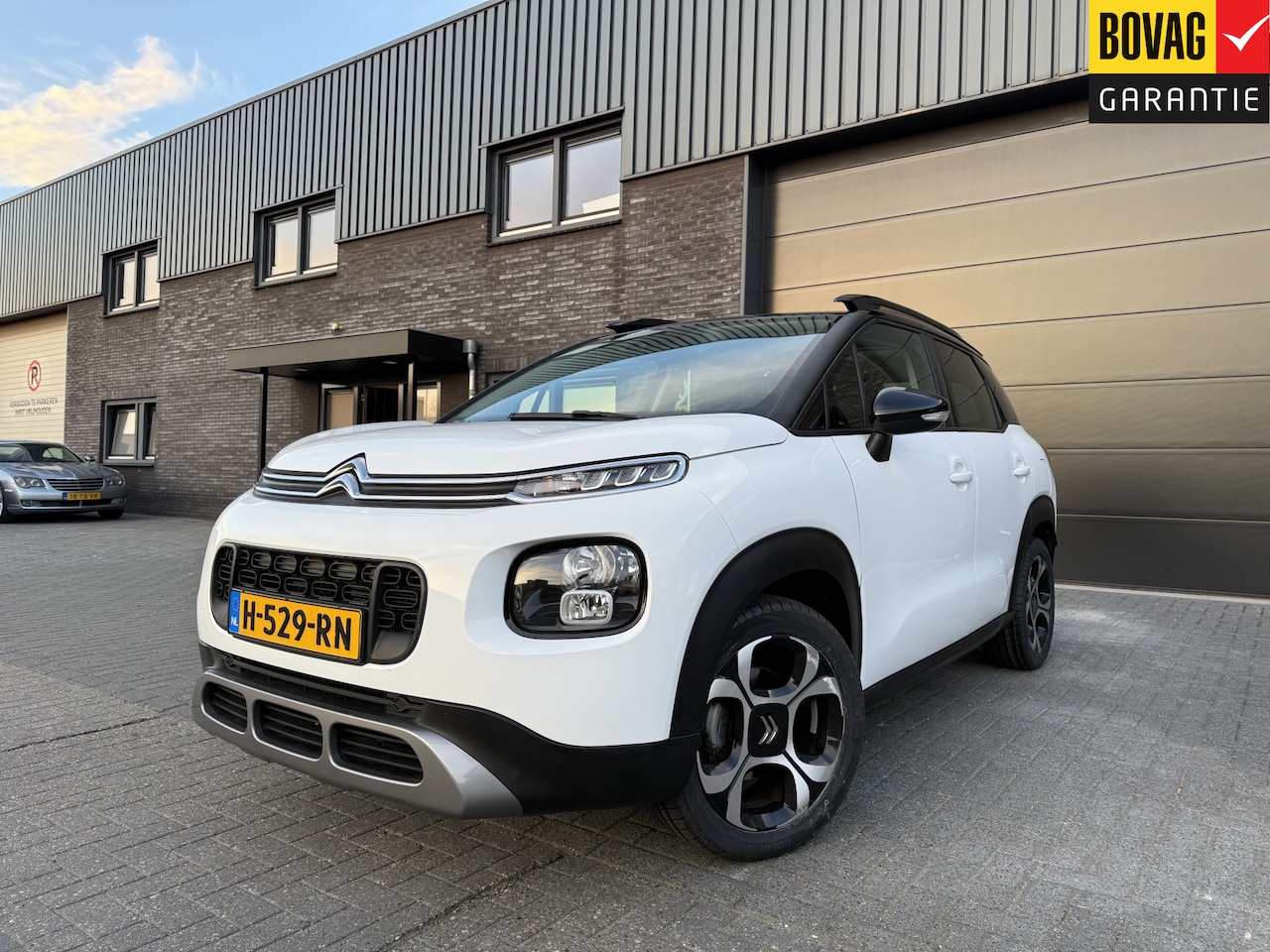 Citroën C3 Aircross - 1.2 PureTech S&S Shine | 2E EIGENAAR | 12MND GARANTIE | AUTOMAAT | PANODAK | NAVI | CRUISE - AutoWereld.nl