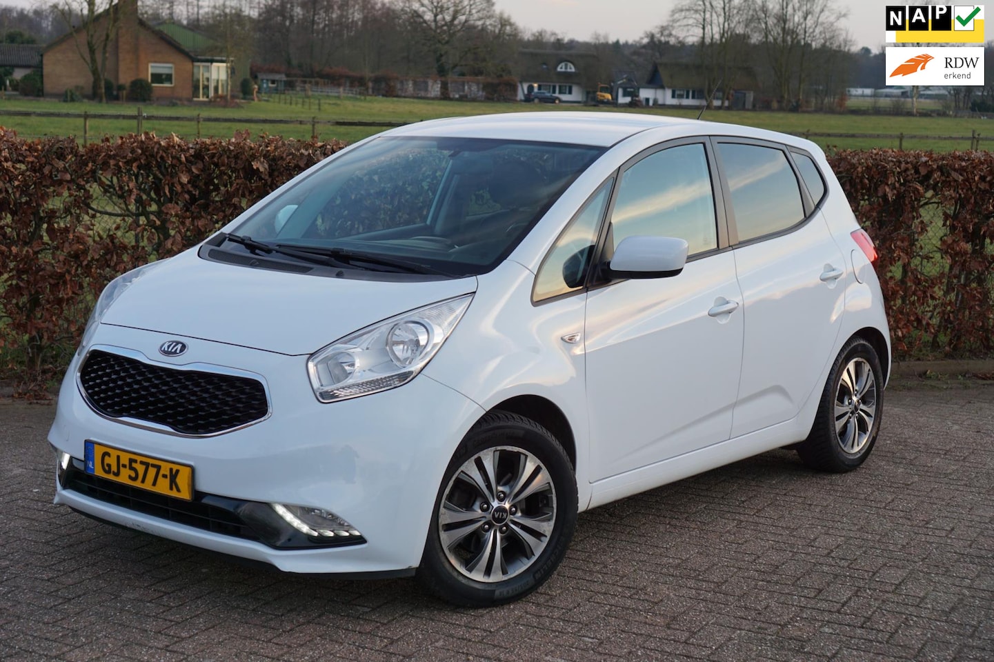 Kia Venga - 1.6 CVVT First Edition|1e Eigenaar|Dealeronderhouden - AutoWereld.nl