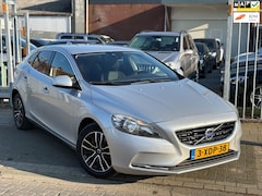 Volvo V40 - 2.0 D4 momentum | Navi | 16” LMV | Trekhaak |