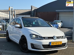 Volkswagen Golf - 2.0 TDI GTD | Panoramadak | Automaat | Xenon | Leder | Keyless |