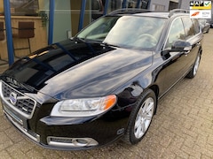 Volvo V70 - 2.5FT Summum Automaat 230PK LEER / NAVI / TREKHAAK