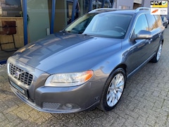 Volvo V70 - 2.5T Summum Automaat 200PK LEER / XENON / TREKHAAK