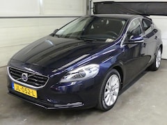 Volvo V40 - 2.0 T3 Momen - Navigatie - Dealer Onderhouden