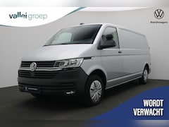 Volkswagen Transporter - 2.0 TDI 150 pk L2H1 28 Comfortline | 3-zits | Parkeersensoren achter | Navigatie | Apple C