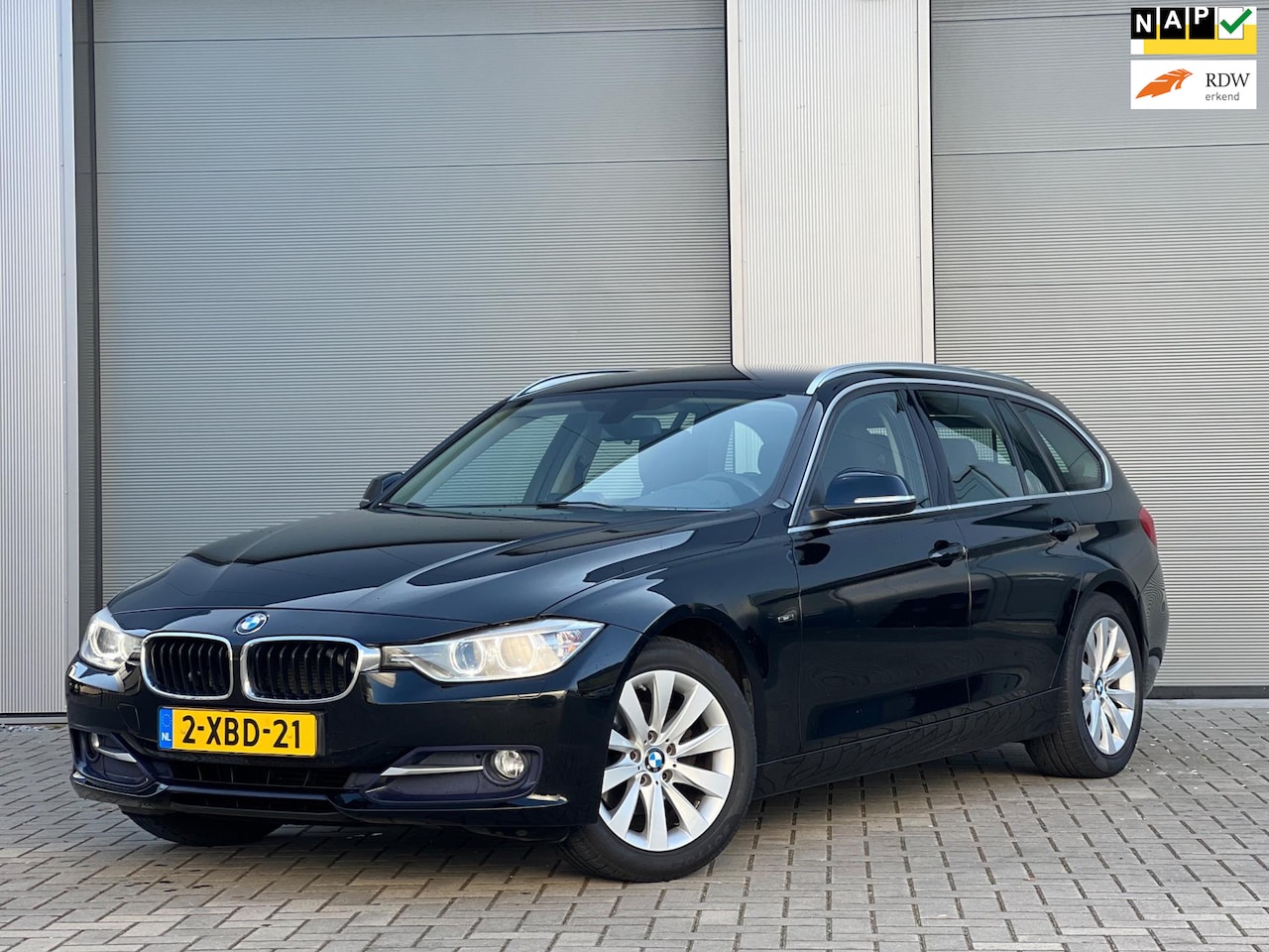 BMW 3-serie Touring - High Executive Automaat | Xenon | Parkeersensoren | Navigatie | Bluethooth | - AutoWereld.nl