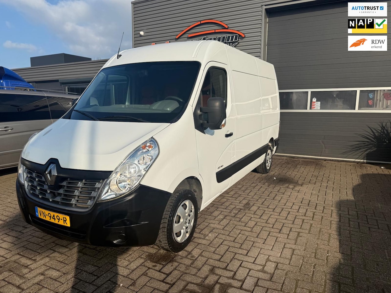 Renault Master - T33 2.3 dCi L2H2 125PK*AIRCO*Navi!!! - AutoWereld.nl