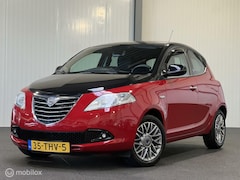 Lancia Y(psilon) - Ypsilon 0.9 TwinAir Black & Red [ NAP airco LM velgen ]