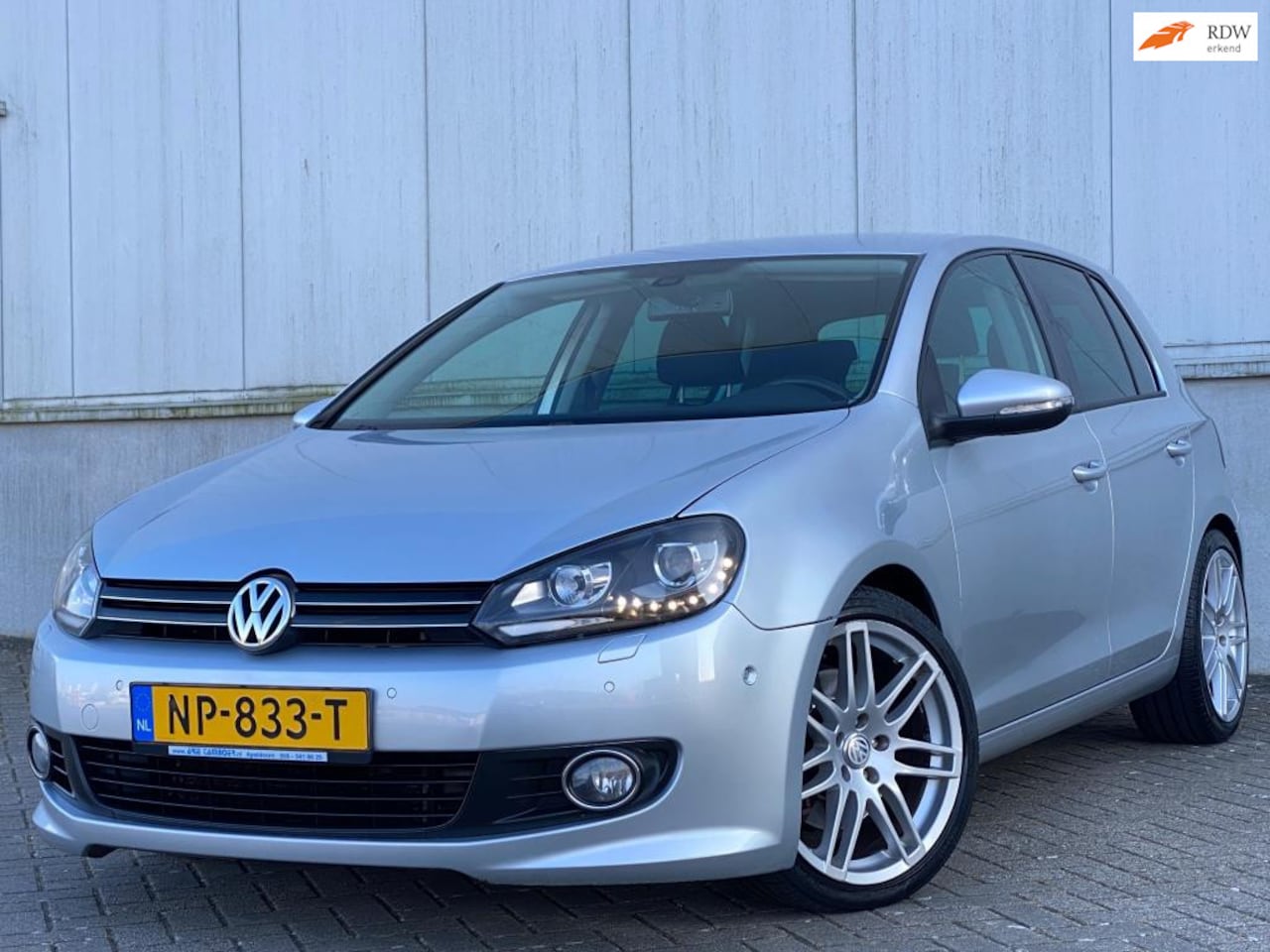 Volkswagen Golf - 1.4 TSI Highline APK I NAVI I STOELVERWARMING I XENON I LED I LMV I NETTE AUTO - AutoWereld.nl